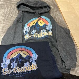 2 mens sweat shirts small.